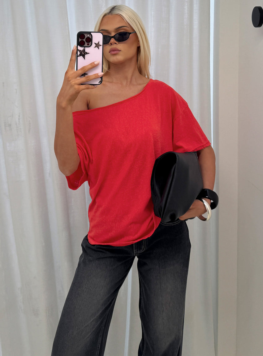 Winny Off Shoulder Tee Red