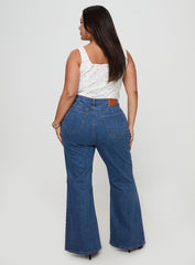 Lucille High Rise Flared Jeans Mid Wash Curve